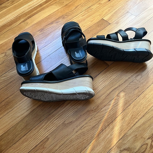 Two pairs of Sorel Joanie wedges sandals, size 10 - Picture 3 of 3